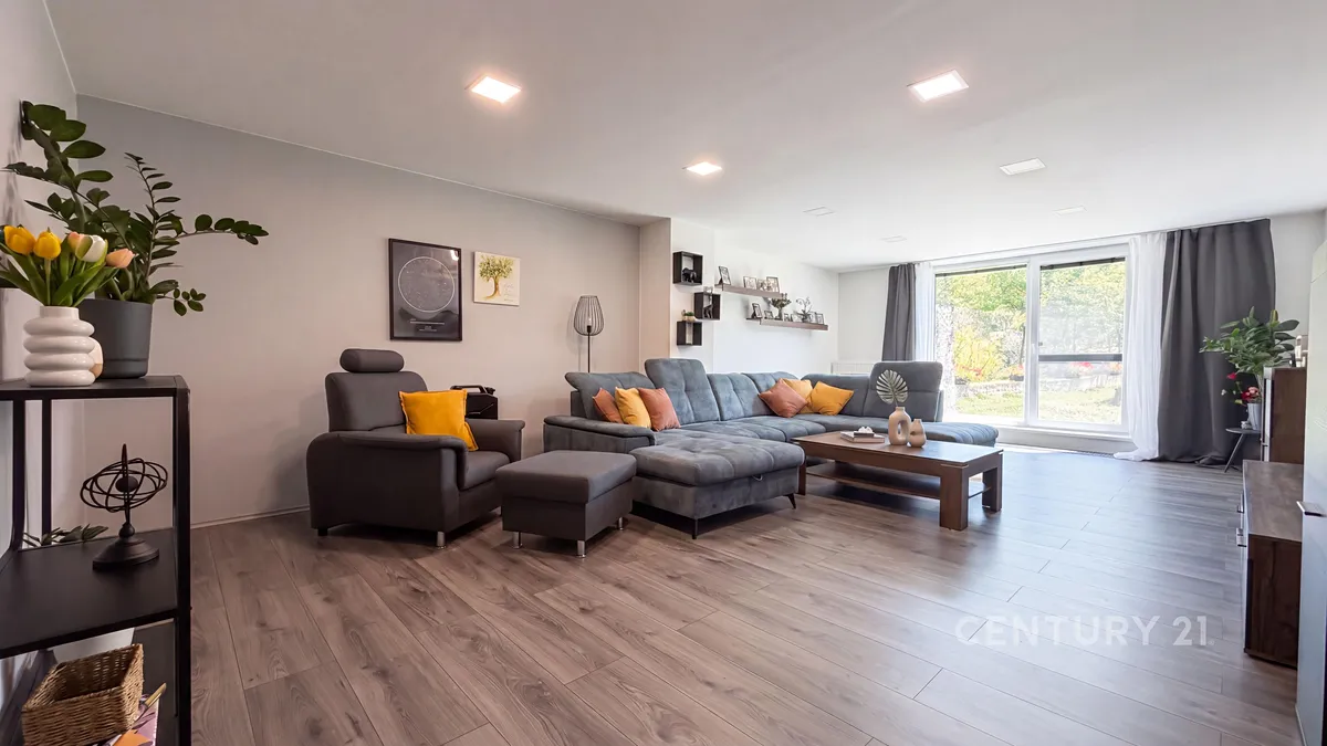 Prodej rodinného domu 284 m², pozemek 1154 m²